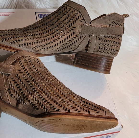 Vince Camuto Campina Bootie Tan Size 6 1/2 M - Picture 6 of 11